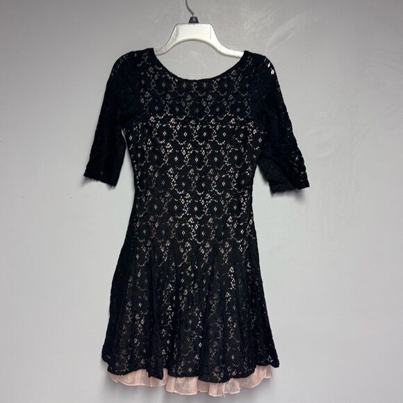 Betsey Johnson lace Overlay nude Black Lace Dress size 2 women’s flare - Picture 1 of 6